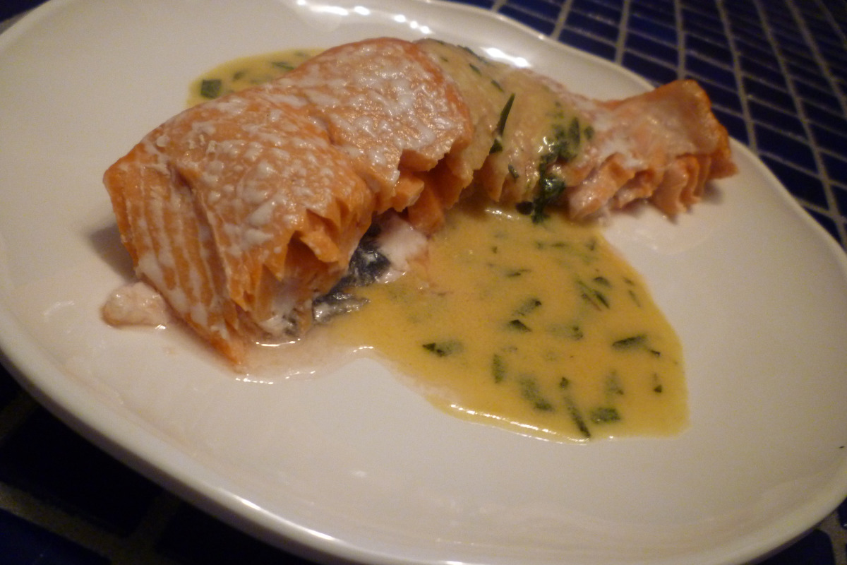 Pan-Seared Salmon with Dill-Tarragon Sauce