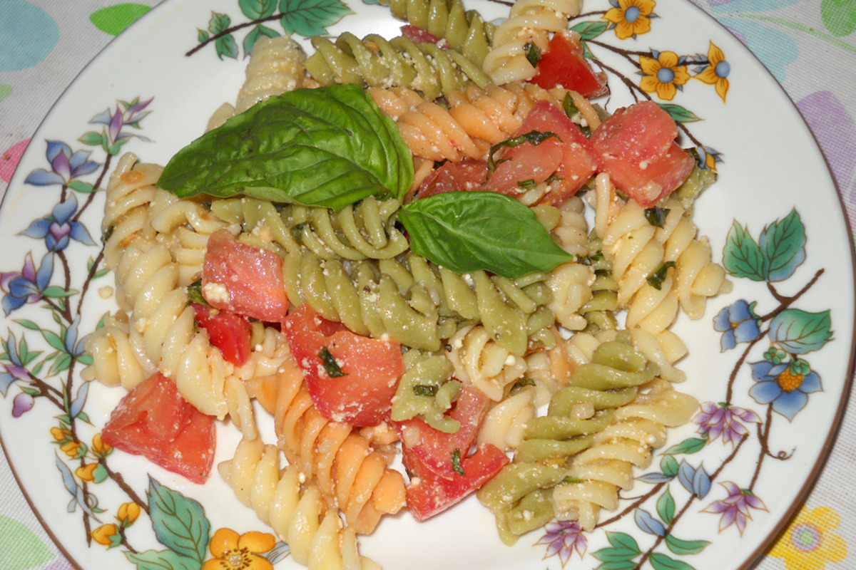 Twist & Toss Rainbow Spiral Pasta