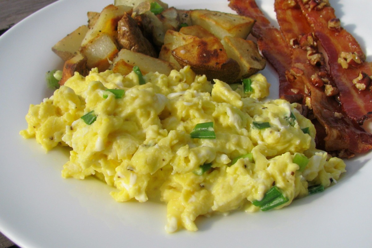 Bacon & Cheddar Scrambled Eggs with Scallions