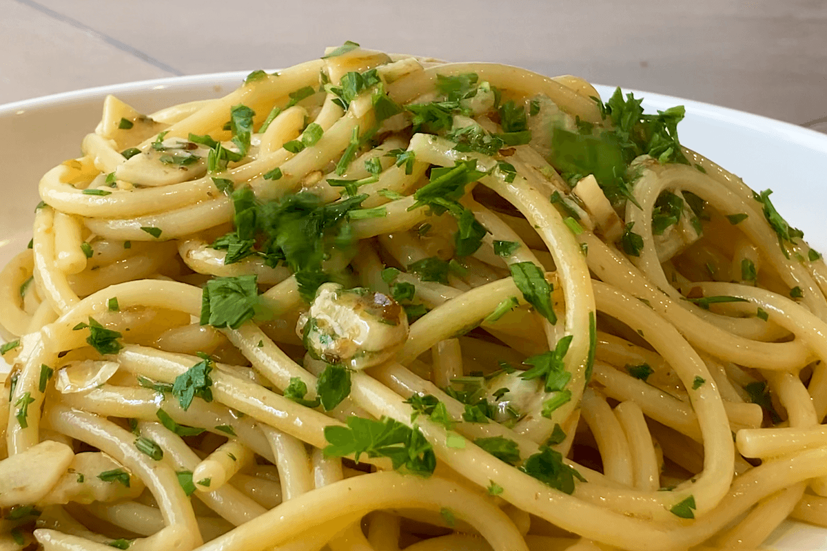 Authentic Roman Bucatini All'Aglio e Olio