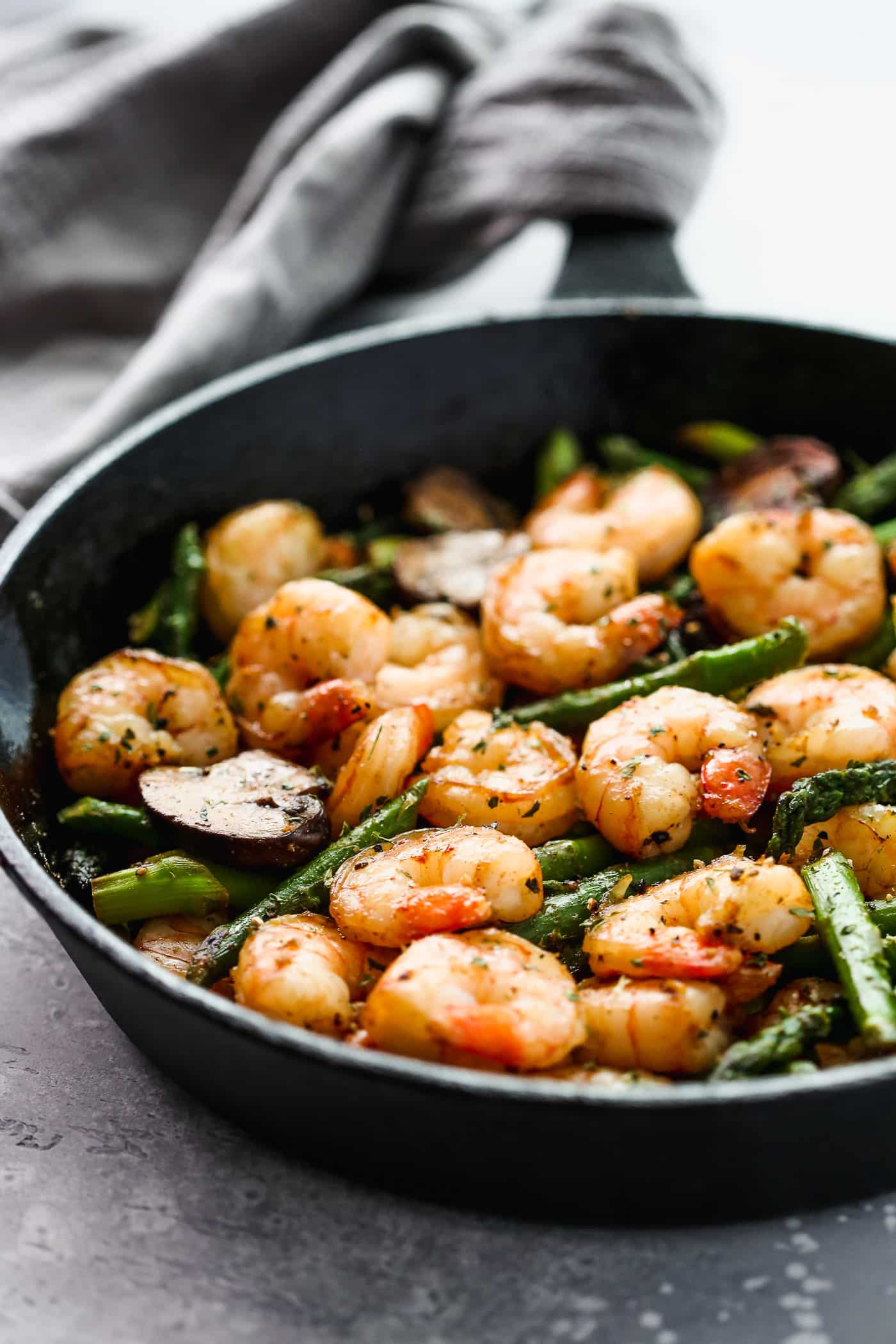 One-Pot Creamy Garlic Shrimp & Asparagus