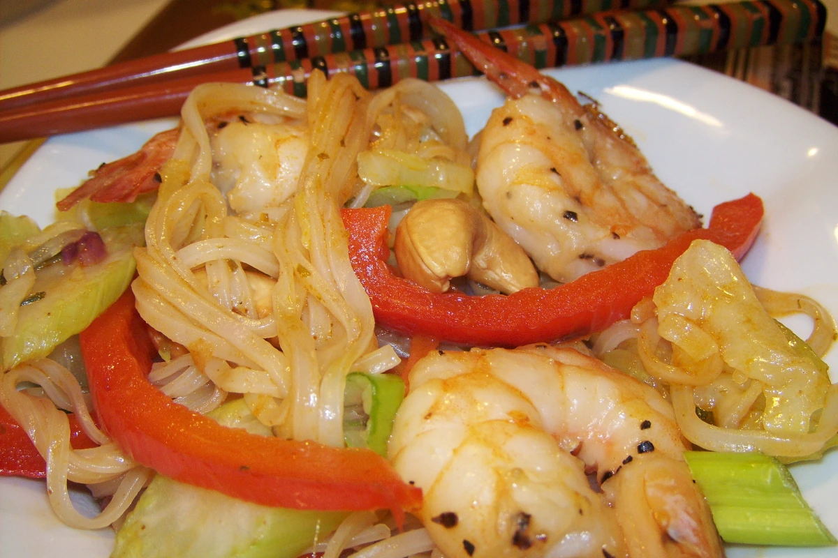 Perfect Authentic Pad Thai with Shrimp and Tofu