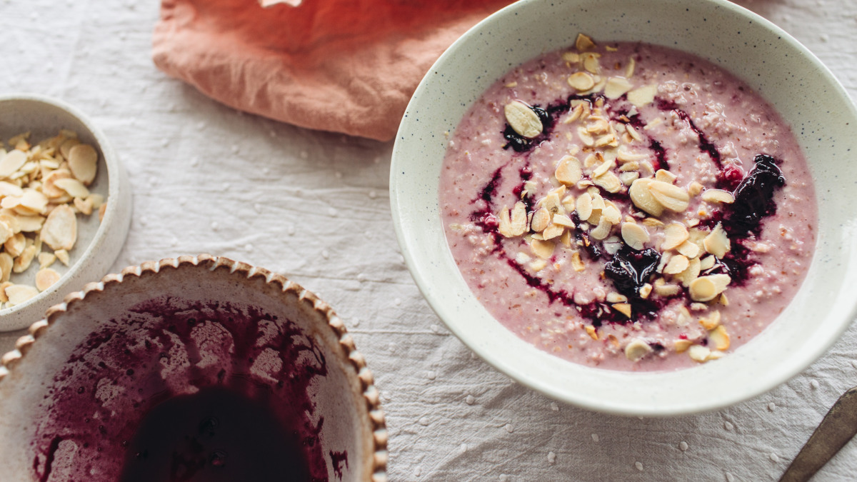 Berry-Almond Overnight Oats with Maple Swirl