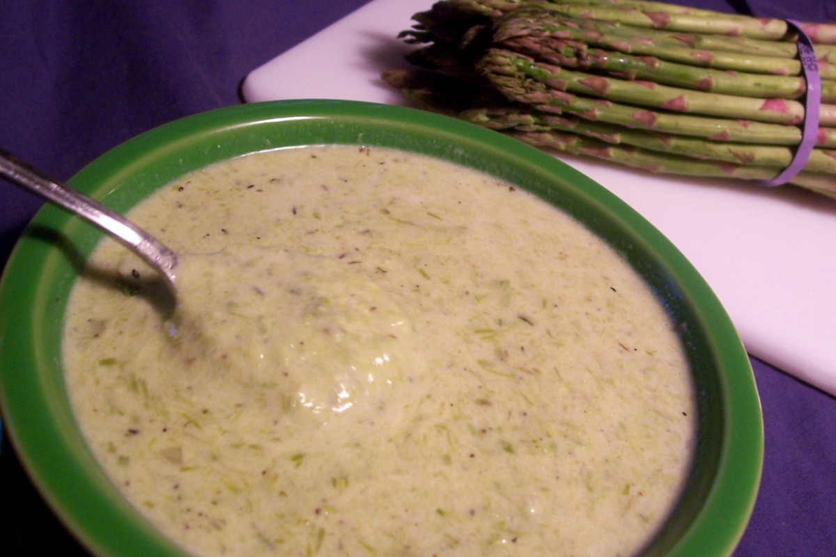 Creamy Spring Greens & Asparagus Soup