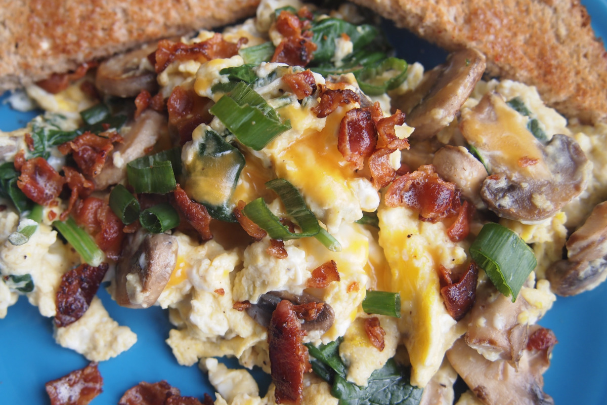 Sausage and Spinach Egg Scramble