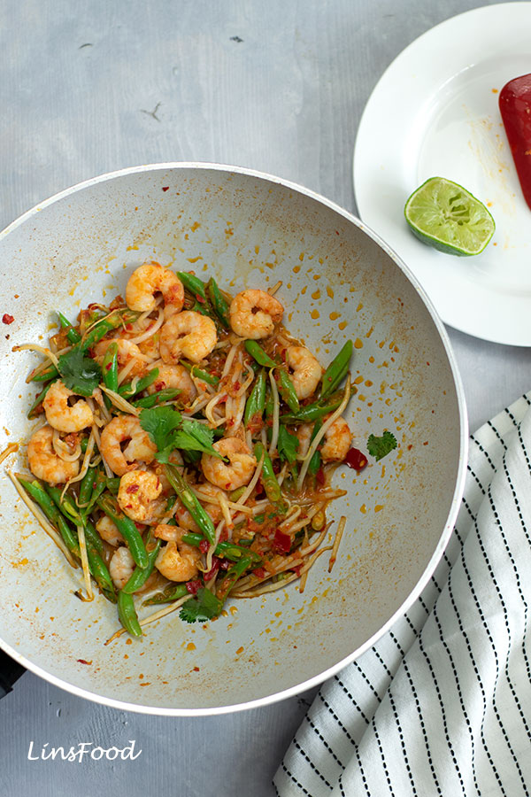 Shrimp and Bean Sprouts Stir-Fry with Sambal