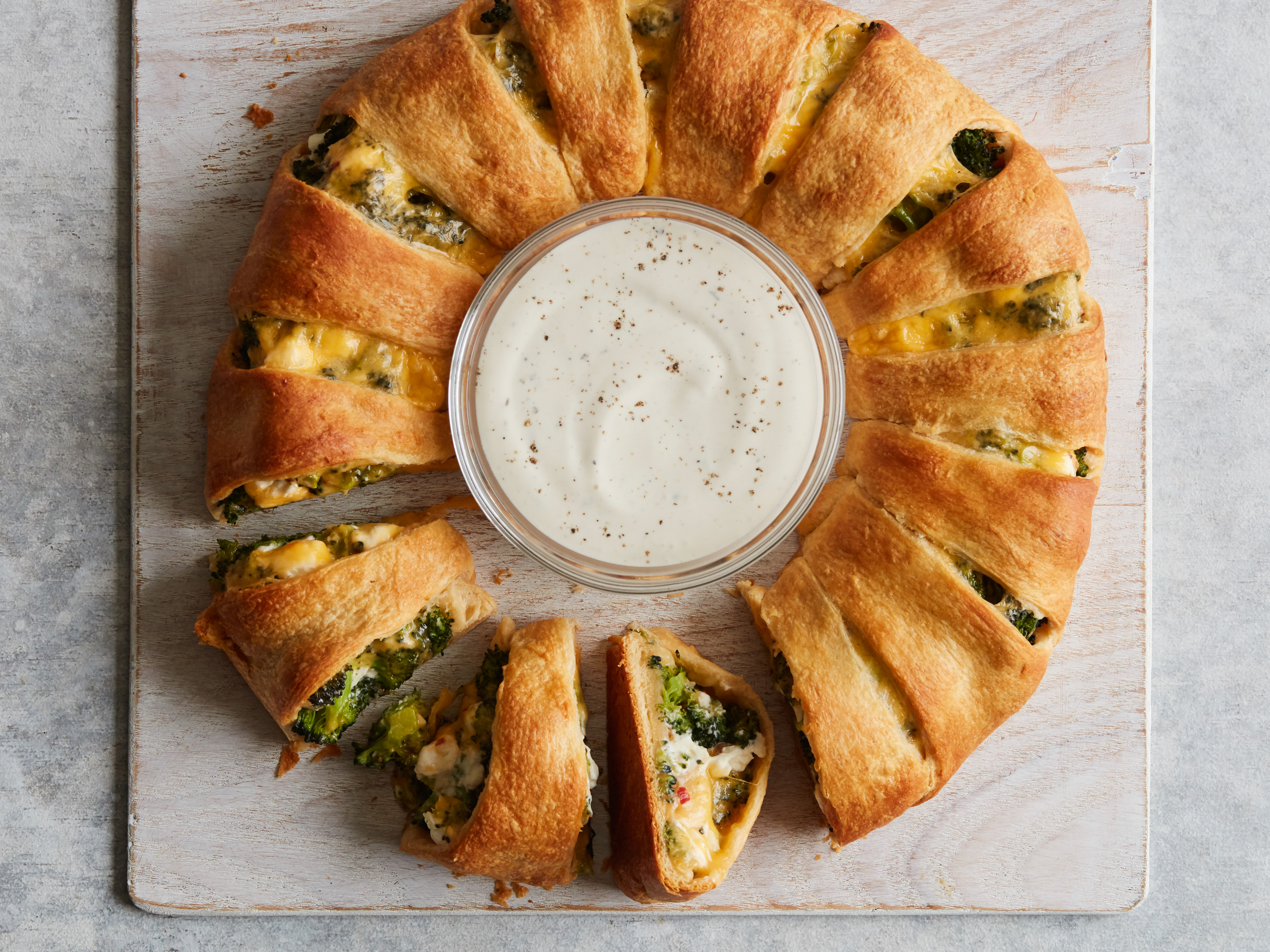 Cheddar Cheese Ring with Herb Butter