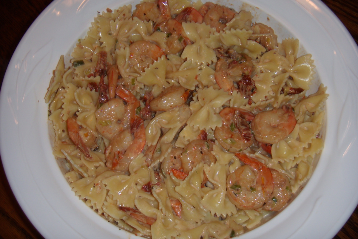 Pasta with Garlic-Tomato Cream and Shrimp