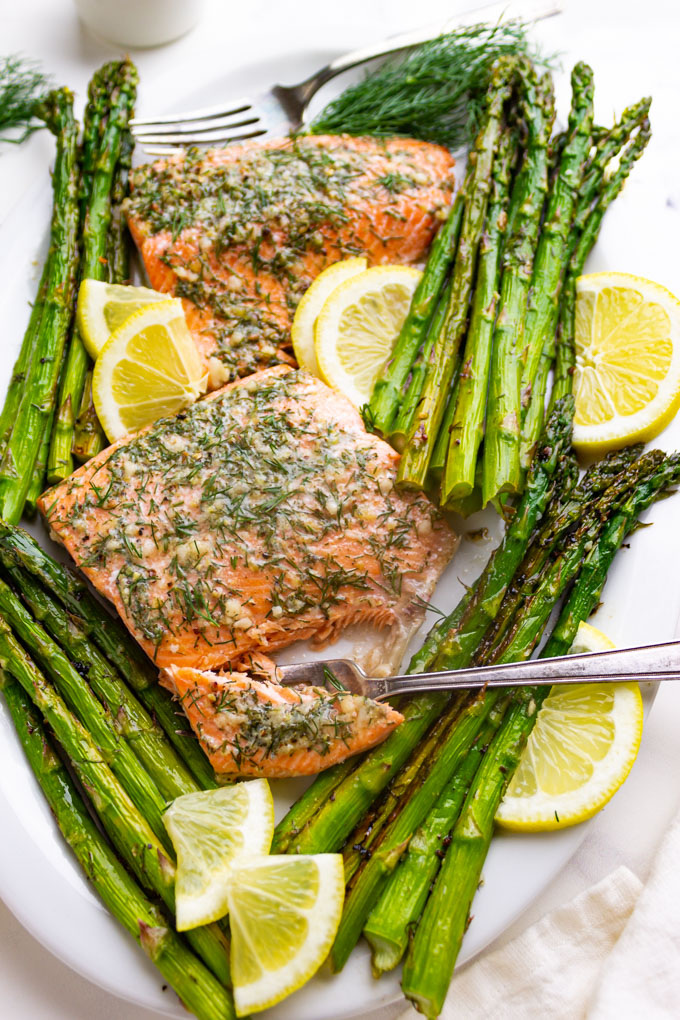 One-Pot Lemon Dill Salmon with Asparagus