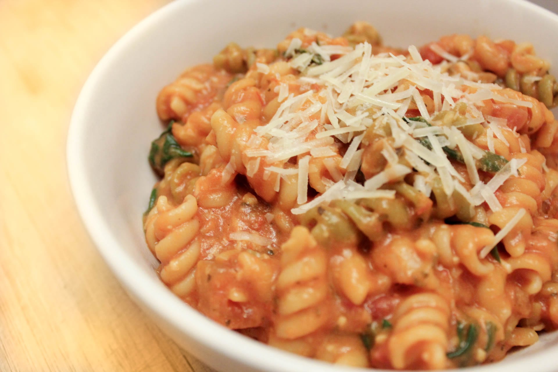One-Pot Creamy Tomato and Spinach Pasta with White Beans