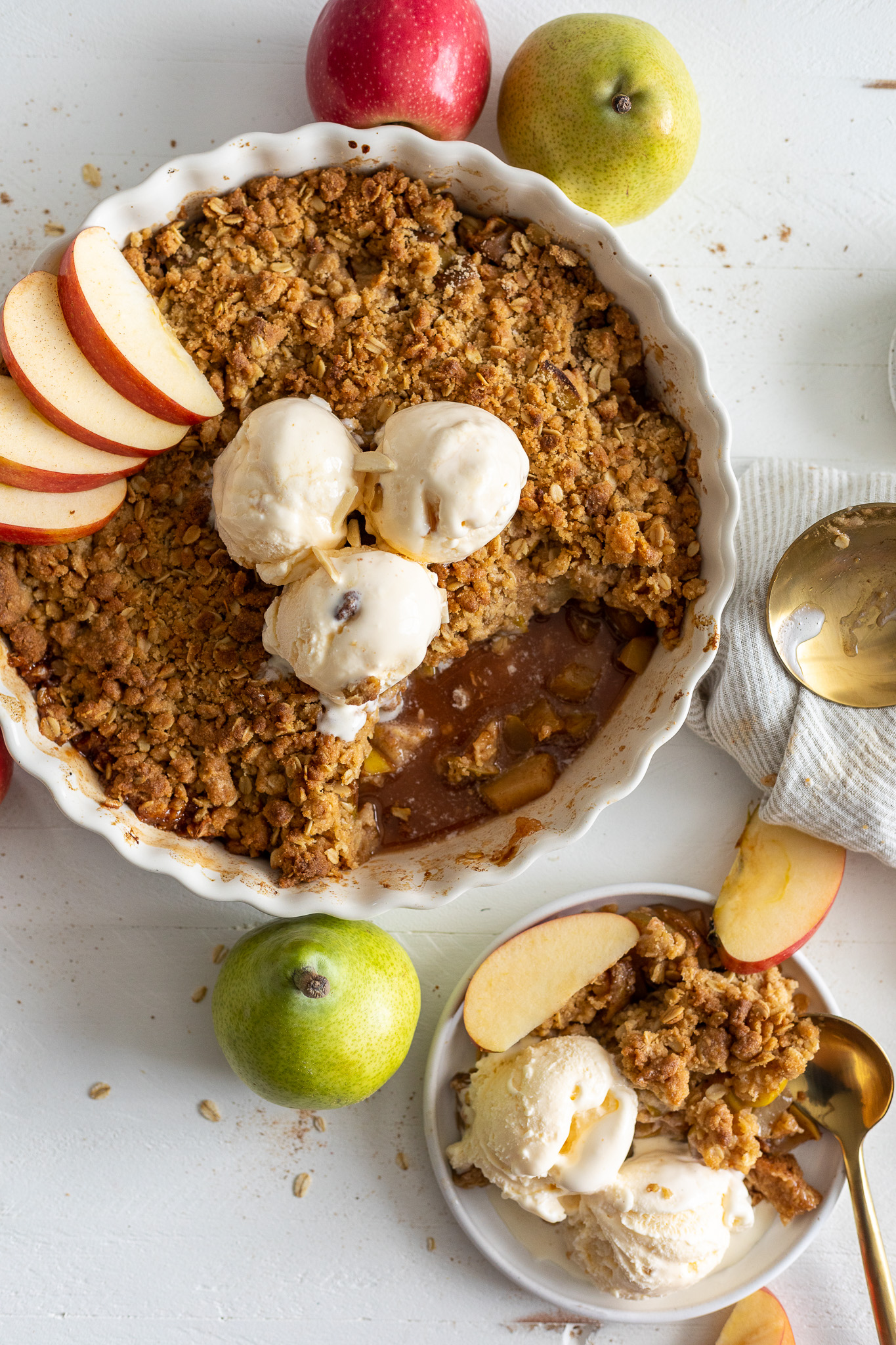 Cinnamon-Spiced Apple and Pear Crisp