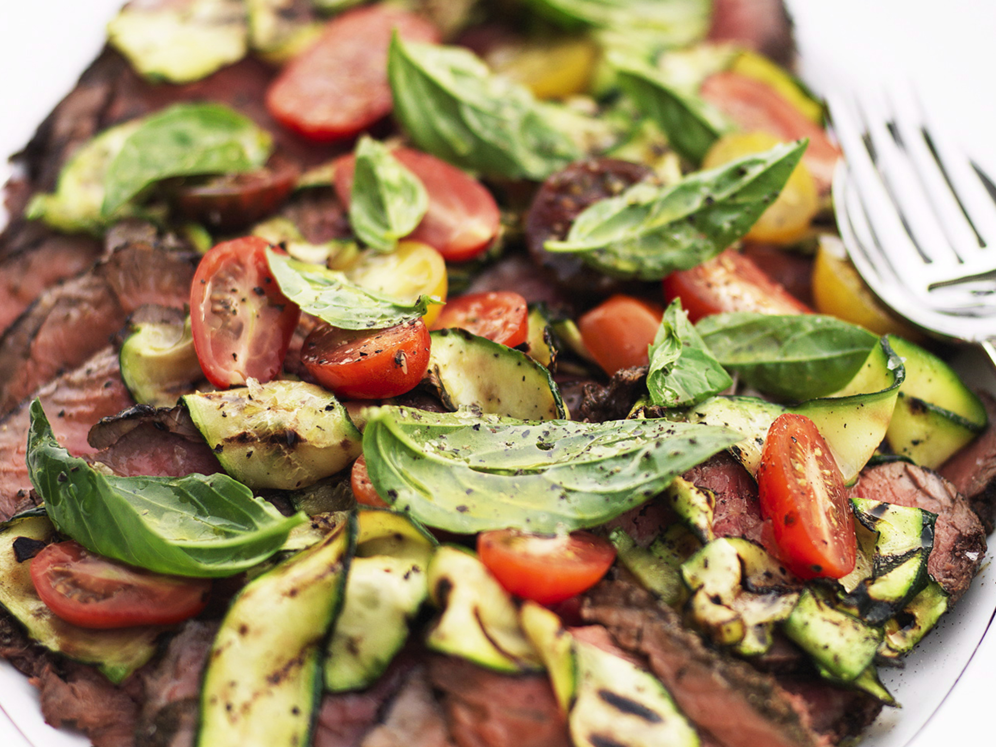 Pan-Seared Beef with Zucchini and Cherry Tomatoes