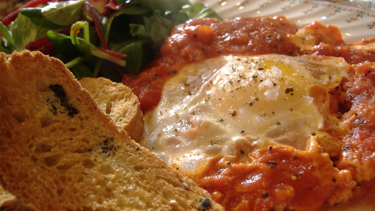 Basil and Tomato Pan-Fried Eggs