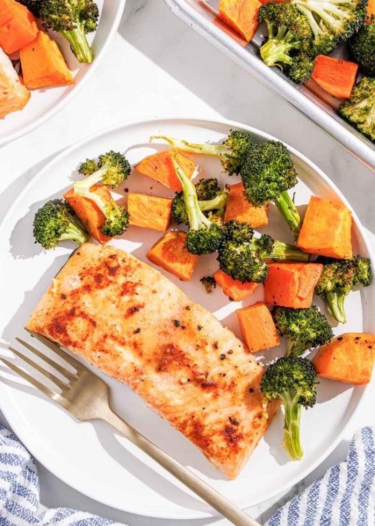 Sheet Pan Maple-Glazed Salmon with Broccoli