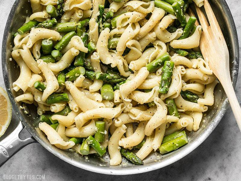 Lemon-Garlic Pasta with Steamed Asparagus