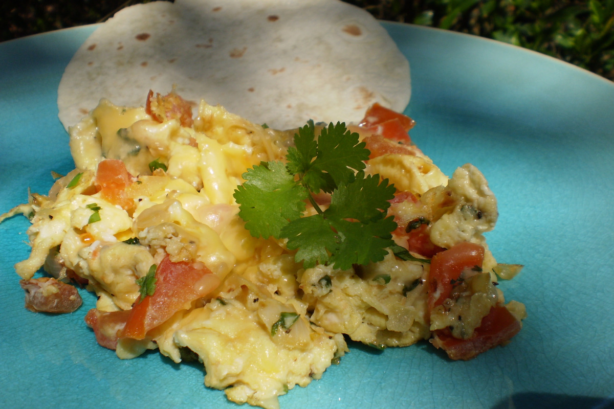 Herb-Garlic Scrambled Eggs with Cherry Tomatoes