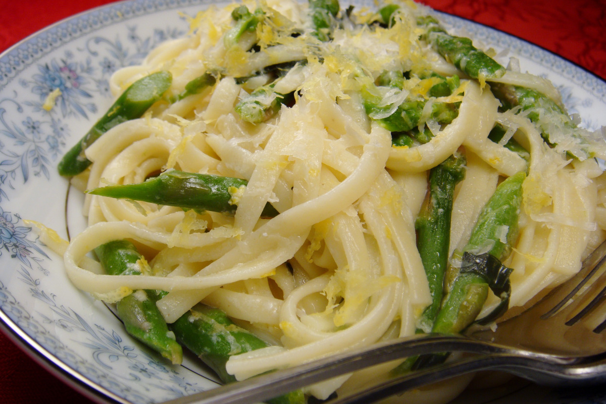One-Pan Pasta with Asparagus and Lemon Zest