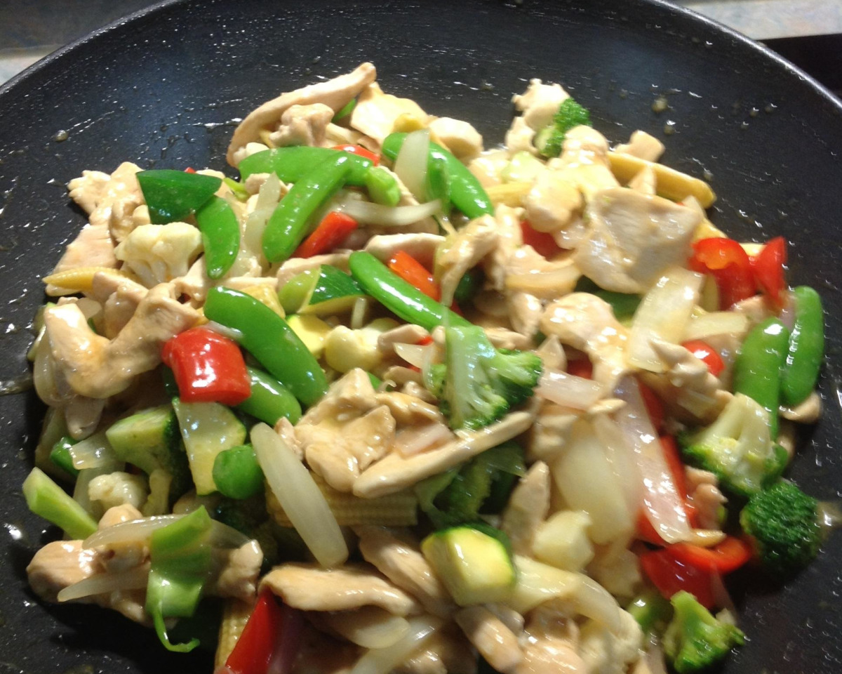 Garlic-Soy Chicken Stir-Fry with Snow Peas