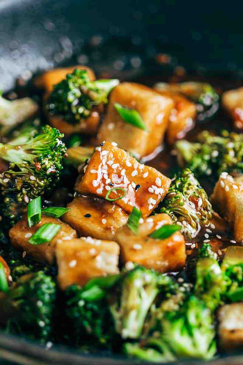 Stir-Fried Tofu with Broccoli and Garlic