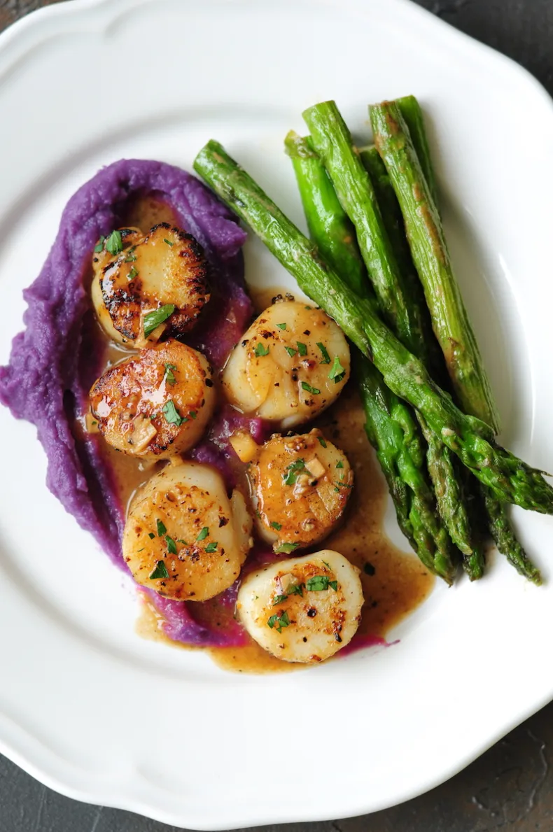Pan-Seared Scallops with Asparagus and Lemon Butter