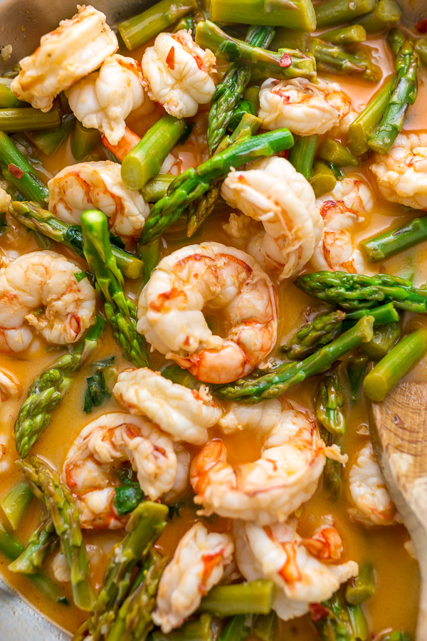 One-Pan Garlic Shrimp with Lemon and Asparagus