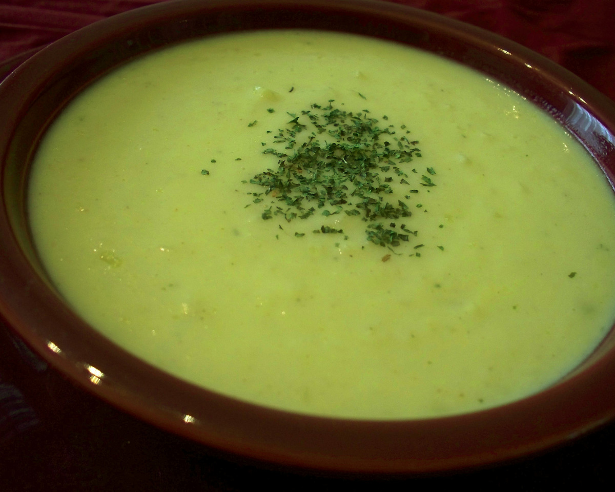 Creamy Gruyère Cauliflower Soup with Fresh Thyme