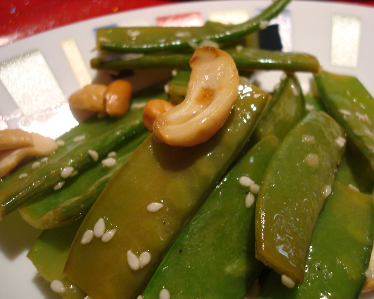 Stir-Fried Snow Peas with Cashews