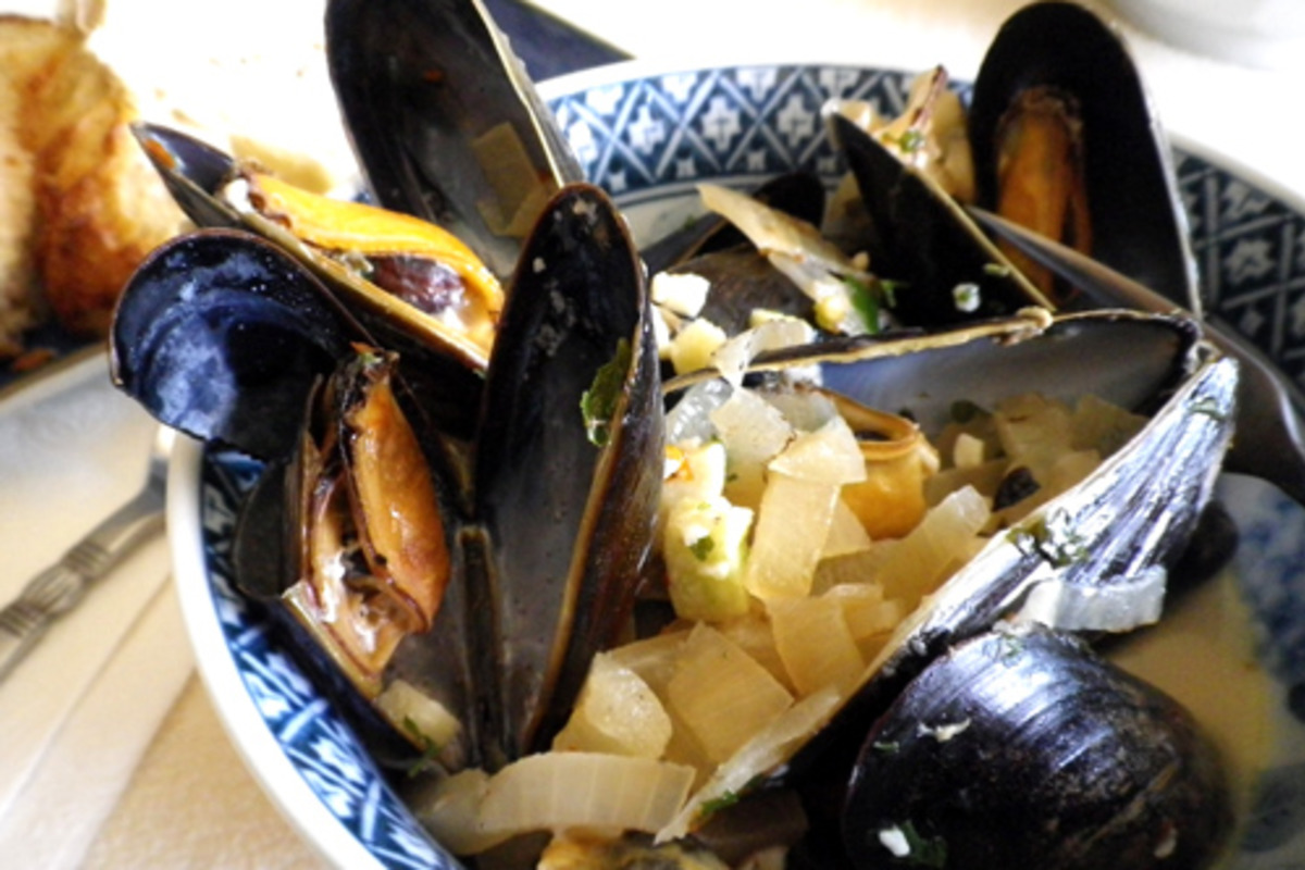 Dill-Infused Mussels with Brugse Zot Beer