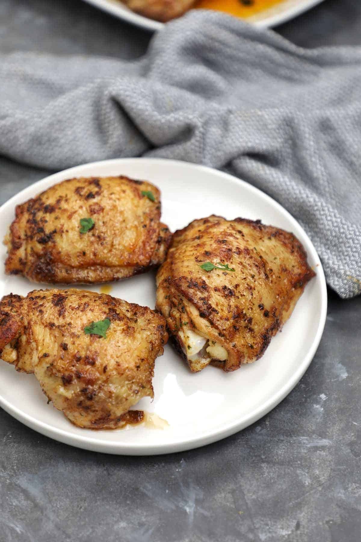 Spicy Garlic-Herb Pan-Fried Chicken Thighs