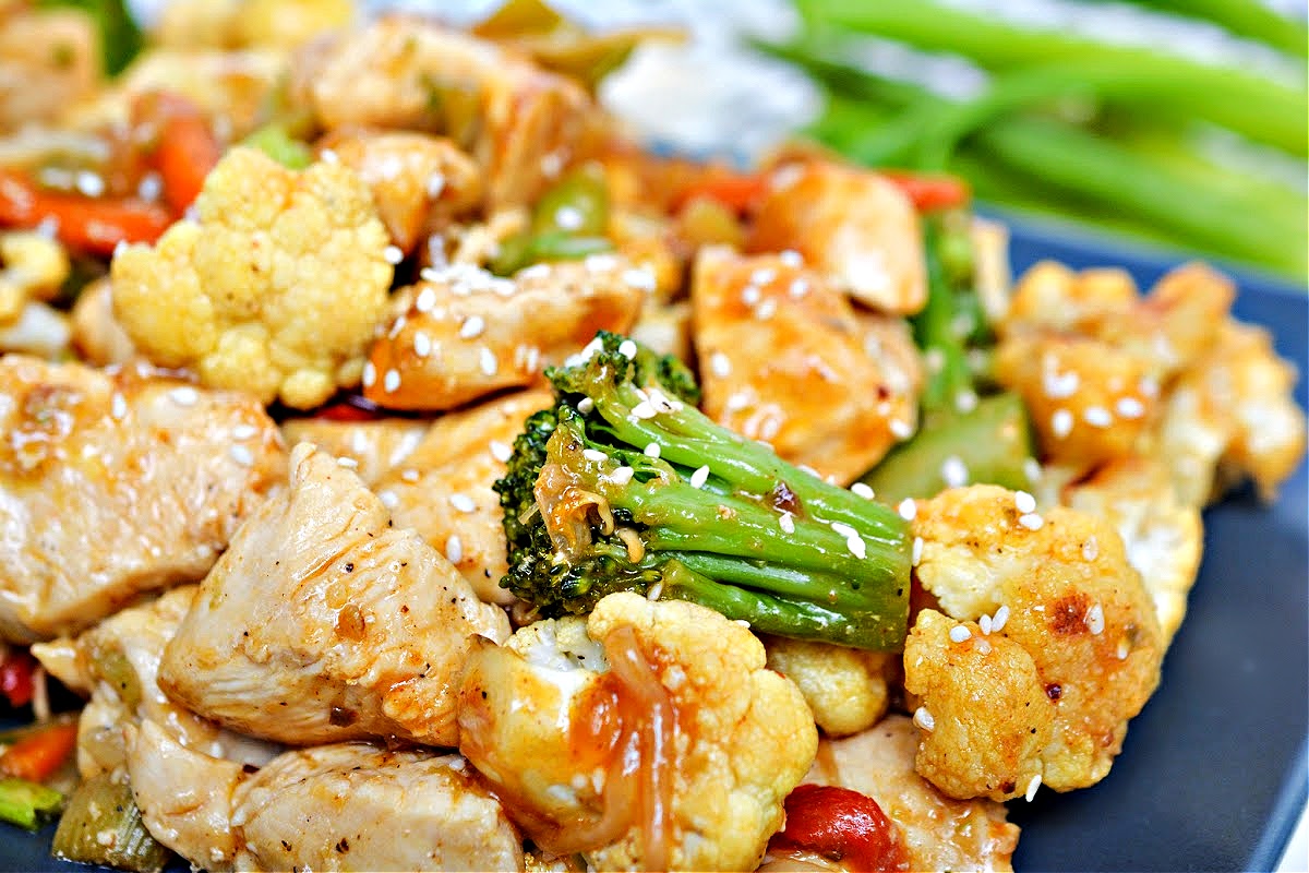 Garlic Stir-Fried Chicken and Cauliflower
