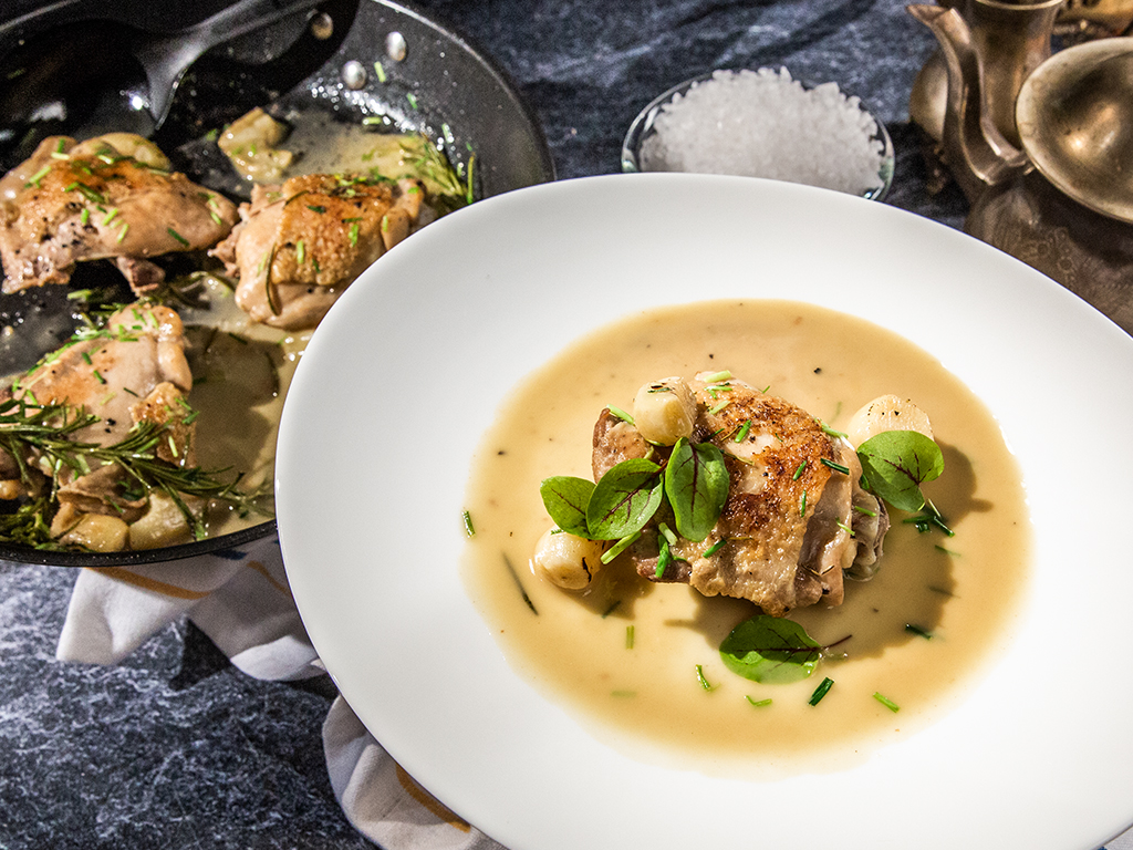 Pan-Seared Chicken Thighs with Garlic and White Wine Sauce