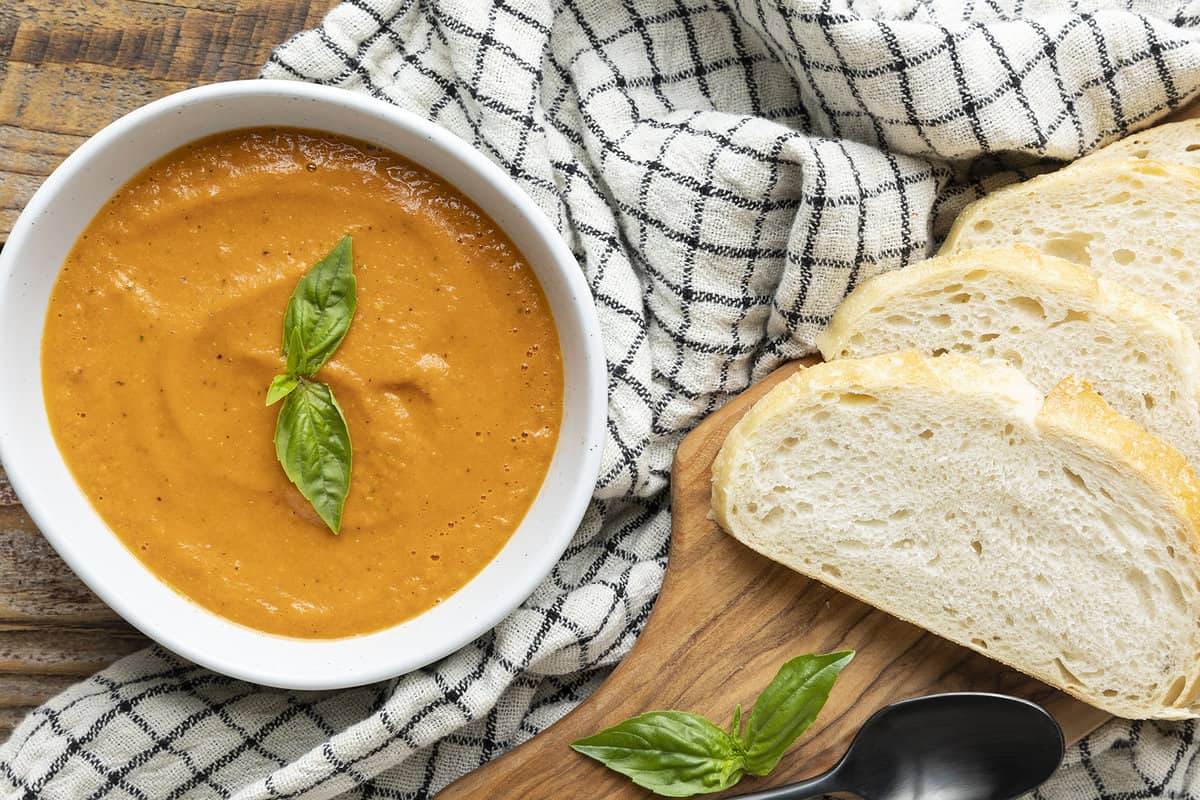 Slow-Cooked Tomato Basil Soup with Crusty Bread