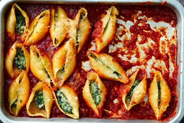 Baked Pasta Shells with Spinach and Ricotta