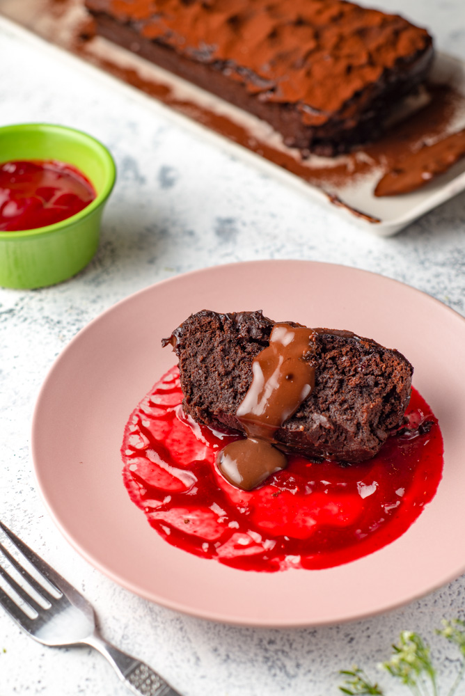 Baked Chocolate Flourless Cake with Raspberry Coulis