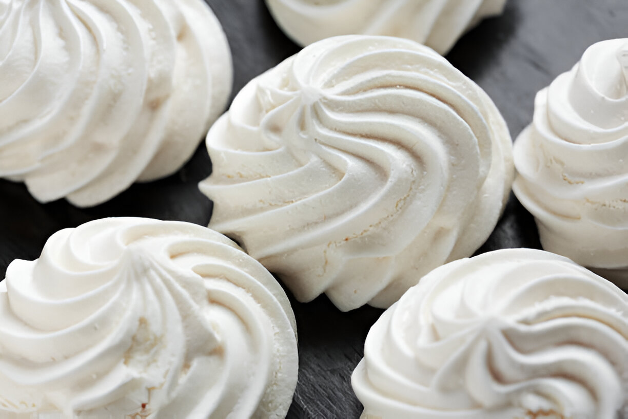 Vanilla Meringue with Fresh Berries