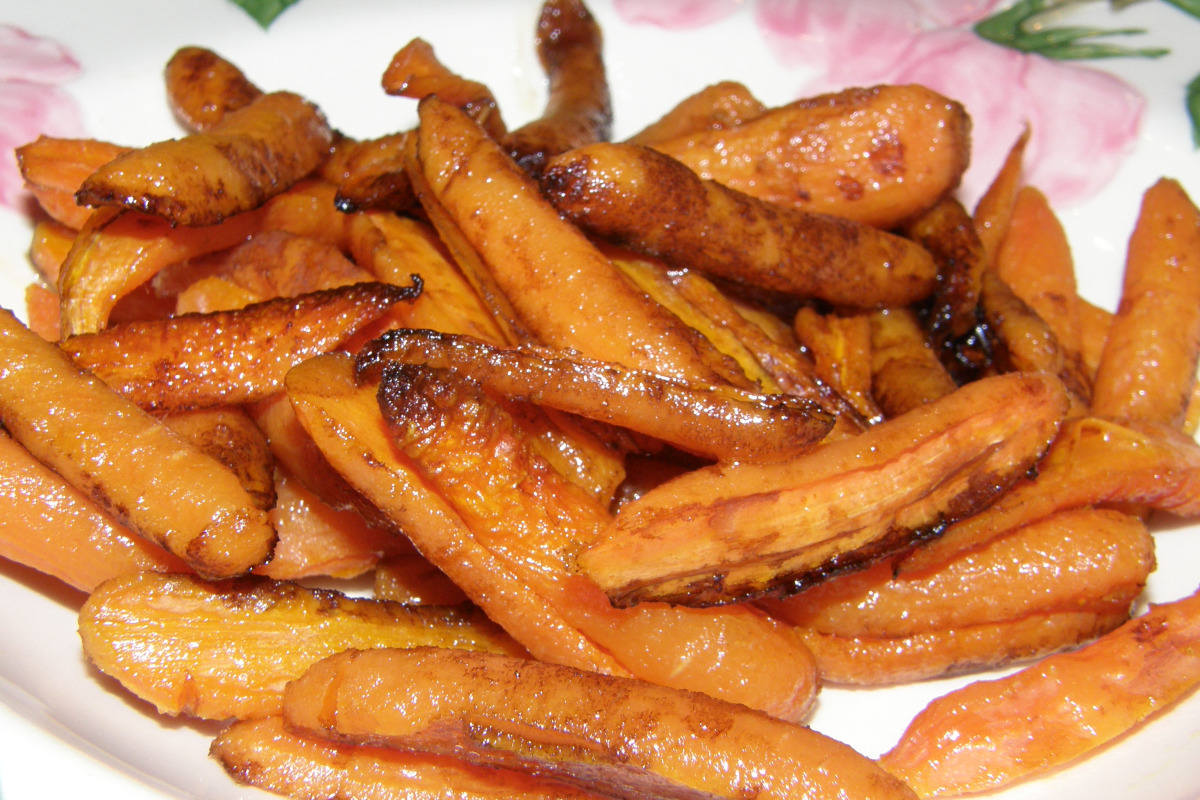 Rosemary-Infused Balsamic Roasted Carrots