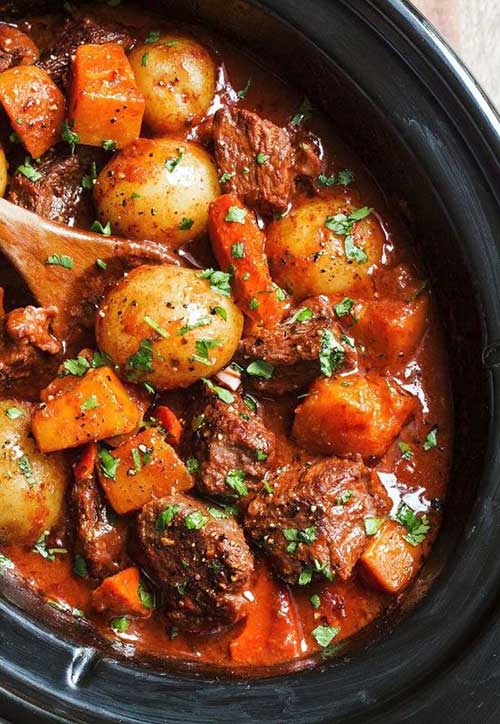 Slow-Simmered Beef Stew with Carrots and Potatoes