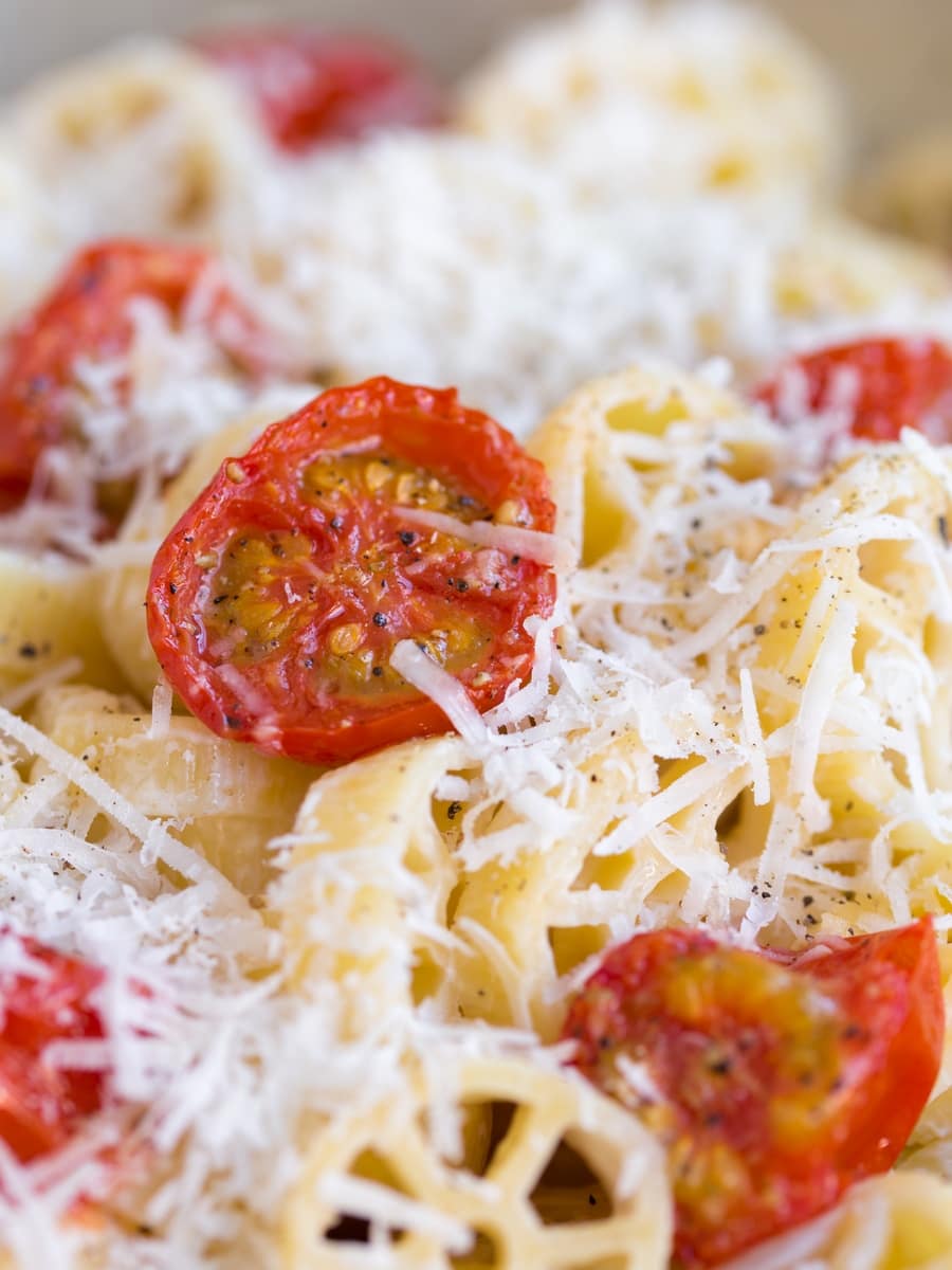 One-Pot Pasta with Roasted Cherry Tomatoes and Mozzarella