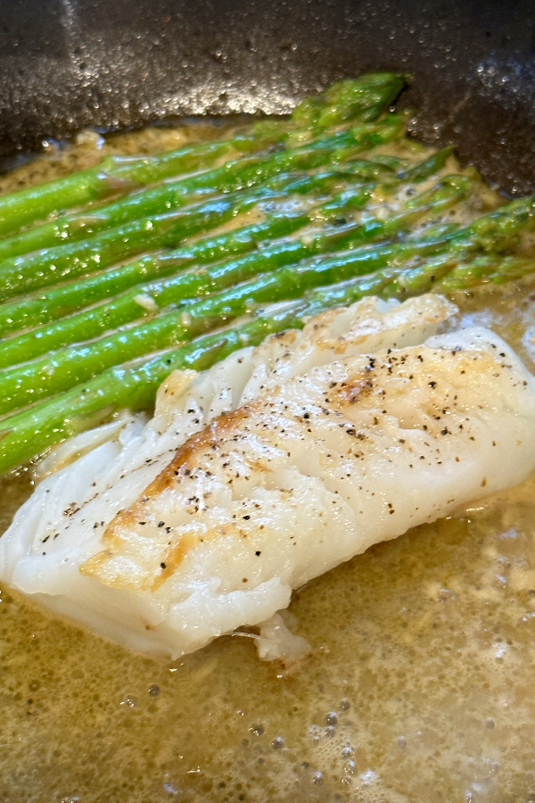 Lemon-Glazed Cod with Asparagus