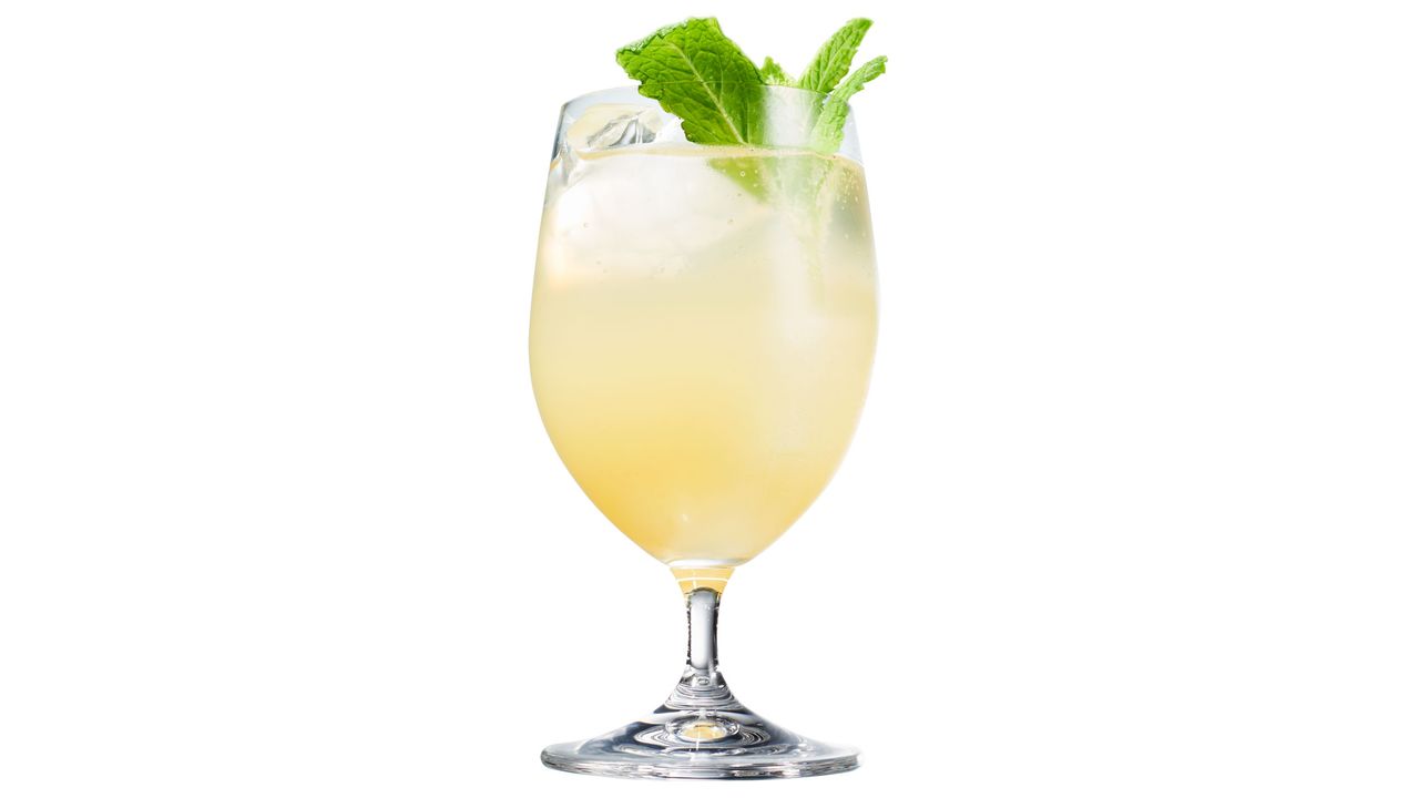 Ginger Spritz with Prosecco and Lime
