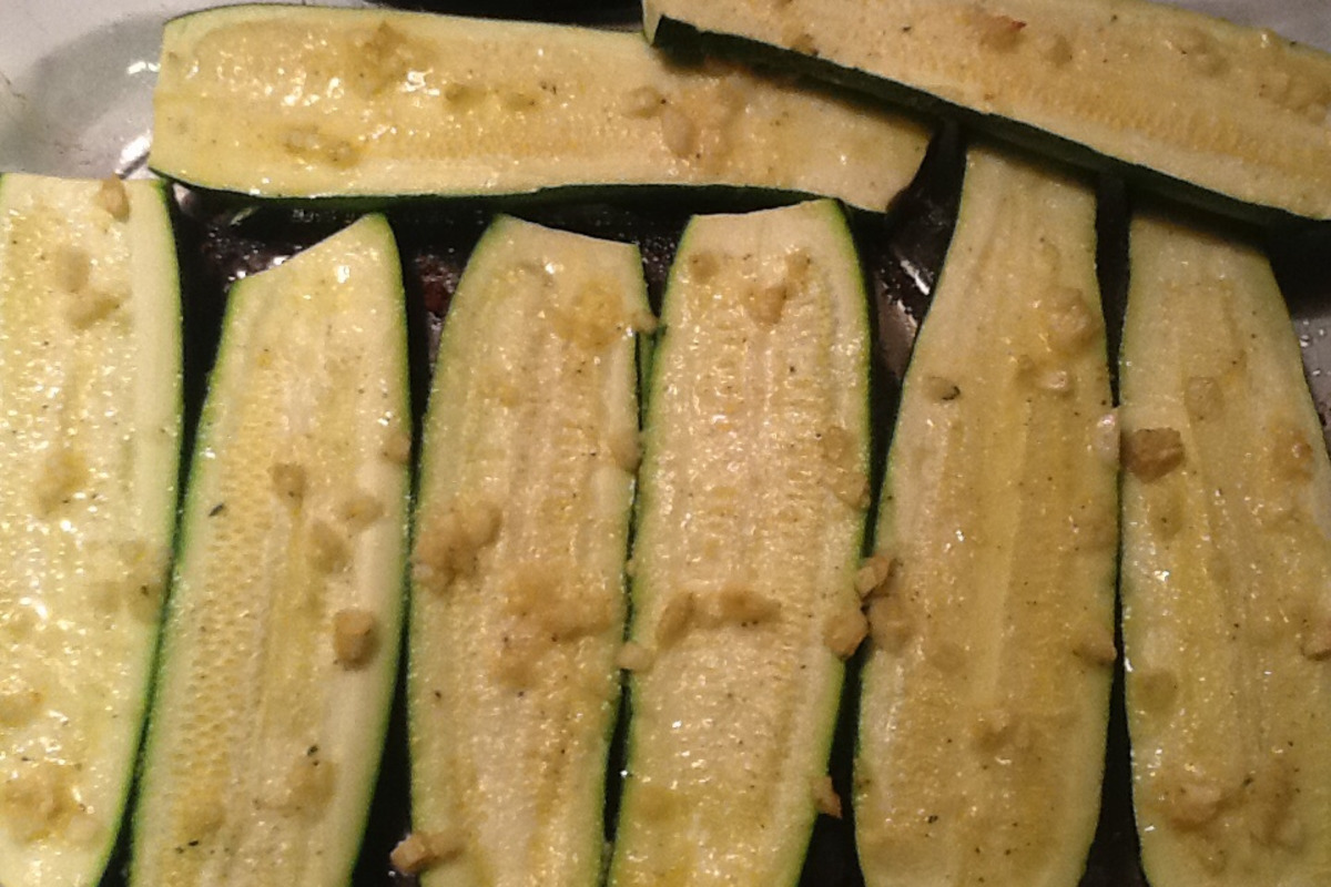 Baked Zucchini and Cauliflower with Garlic and Cheese