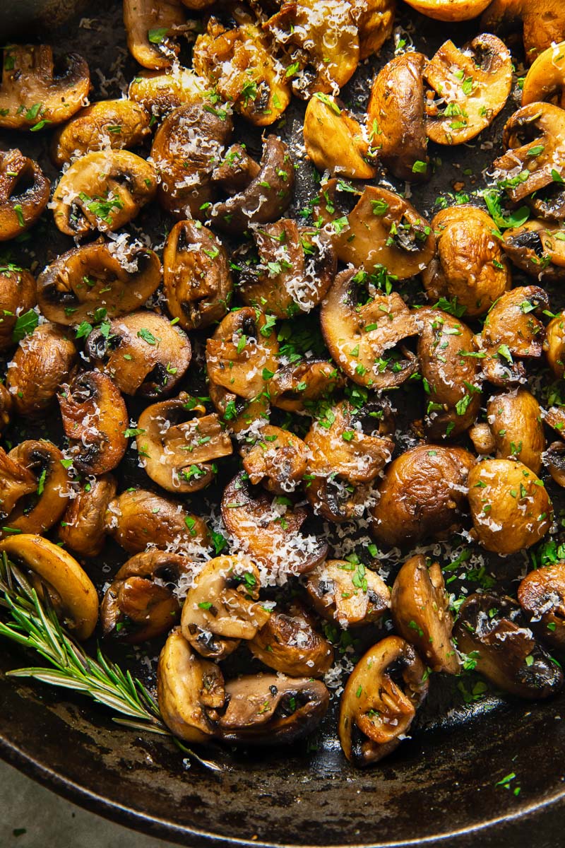 Pan-Fried Crispy Mushrooms with Garlic and Thyme