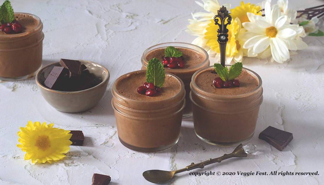 No-Bake Dark Chocolate Mousse with Berries