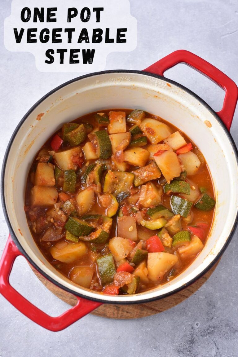 One-Pot Vegetable Stew with Tomato and Thyme