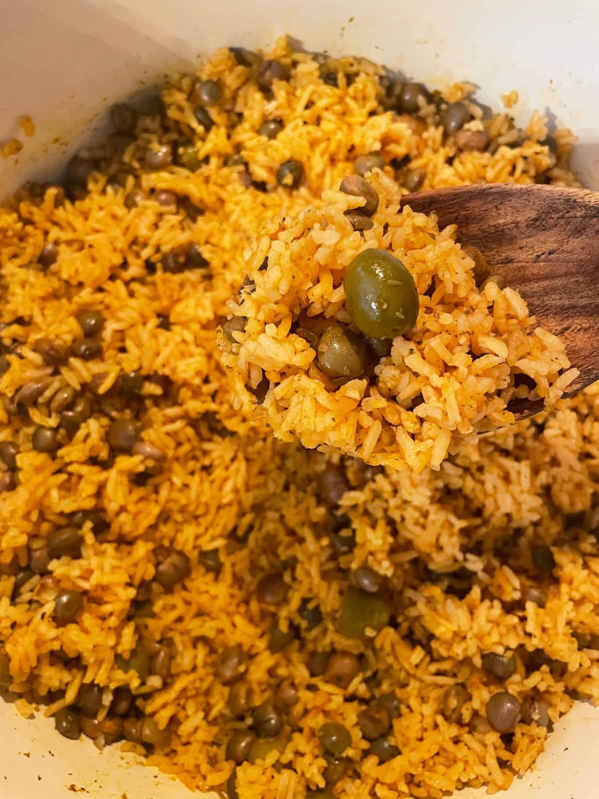 Stewed Rice with Pigeon Peas and Olives