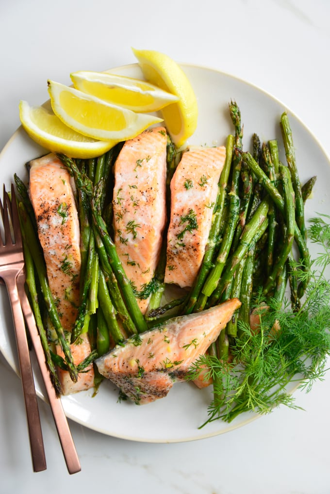 Lemon-Dill Baked Salmon with Asparagus Spears