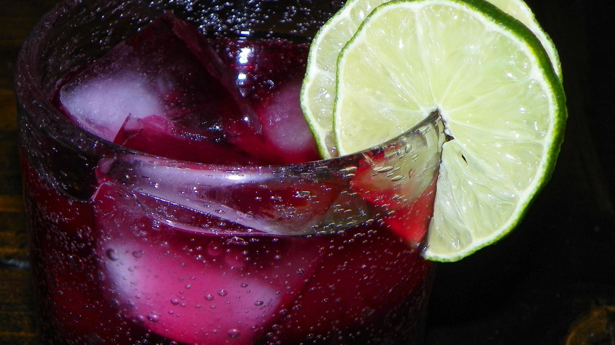 Hibiscus Iced Tea with Lemon and Mint