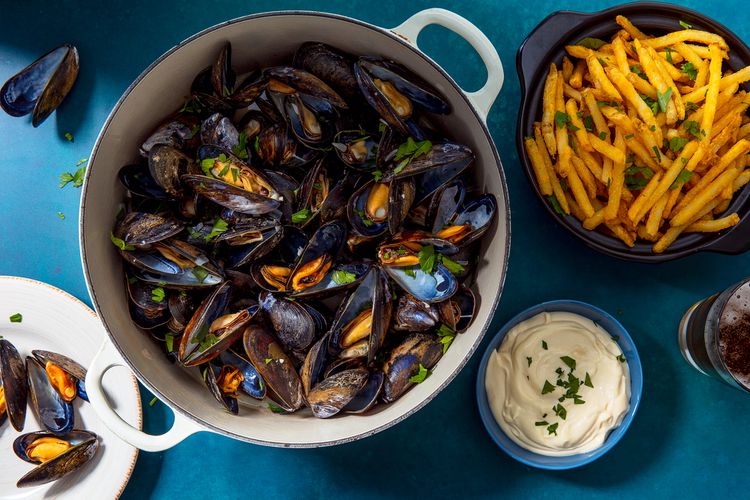 Moules-Frites with Garlic Aioli