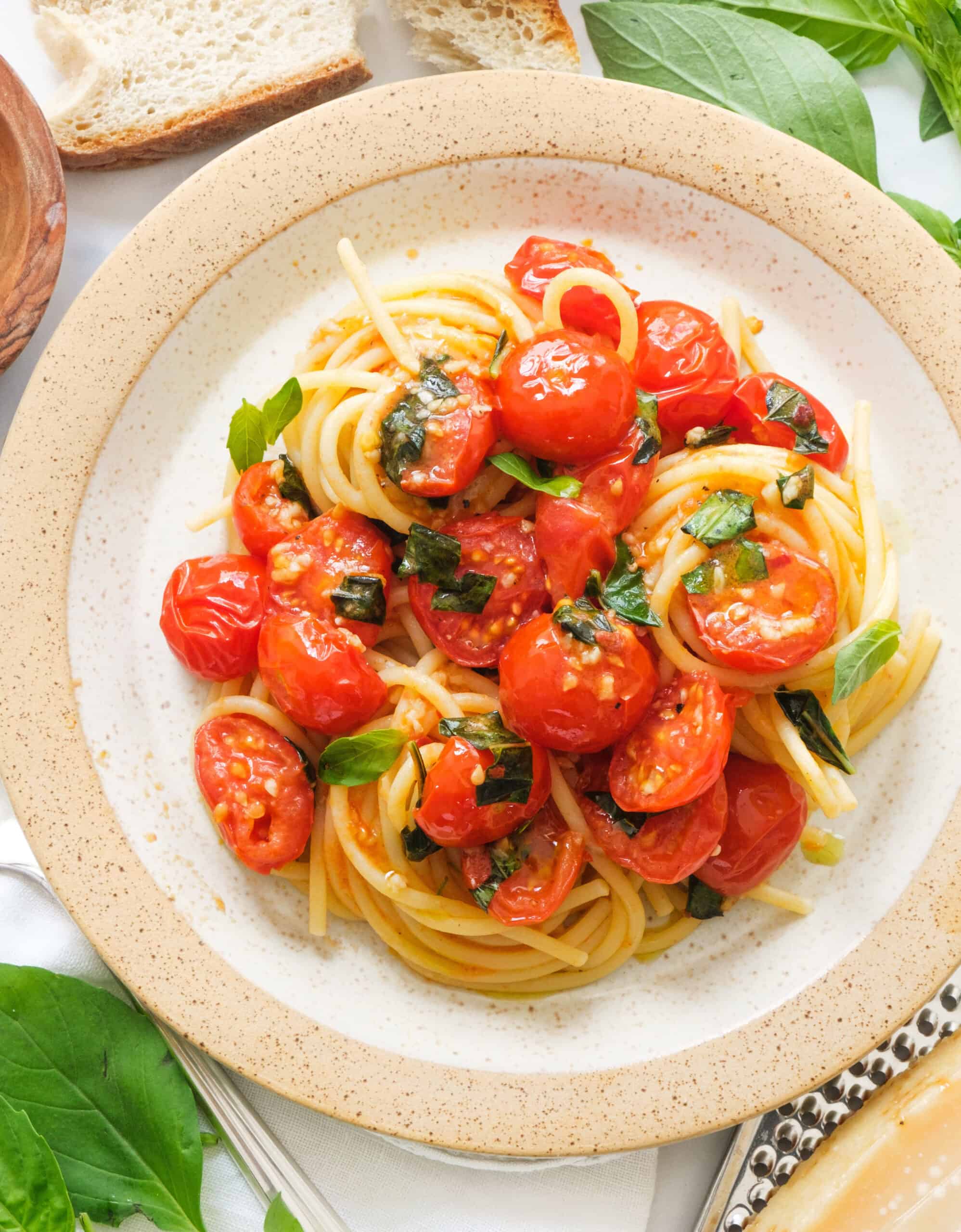 Whole Wheat Spaghetti with Simple Tomato Basil Sauce
