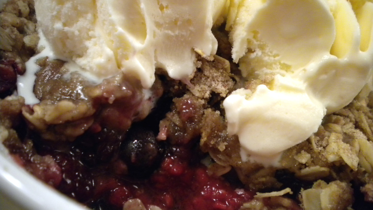 Lemon-Infused Berry Crisp